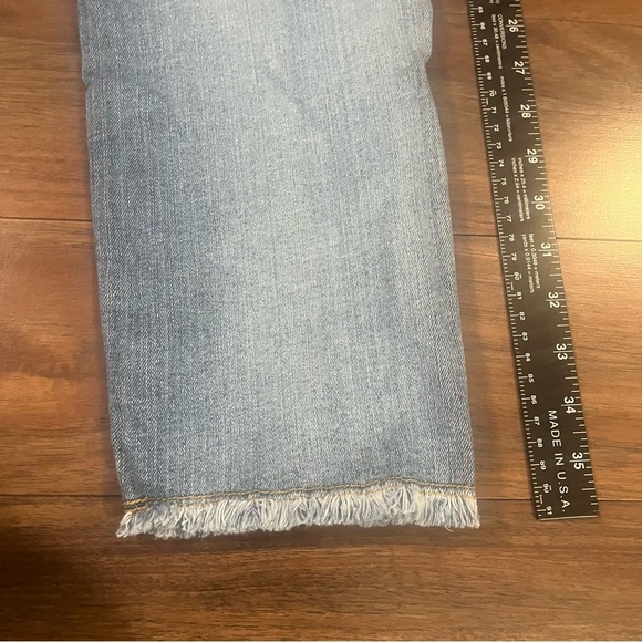 G H Bass & Co Light Blue Cropped Jeans with frayed edges - Picture 7 of 9
